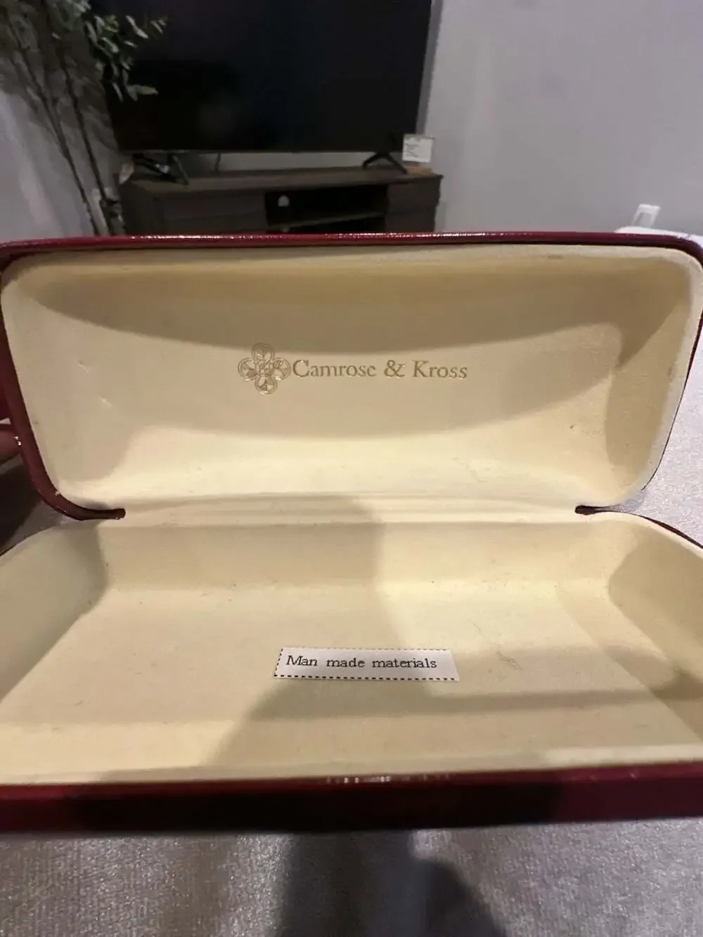 Camrose & Kross Hard Clamshell Eyeglass Case in Burgundy